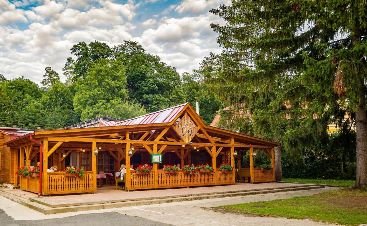 Lipicai Ifjusagi Szallo Szilvásvárad Exteriör bild