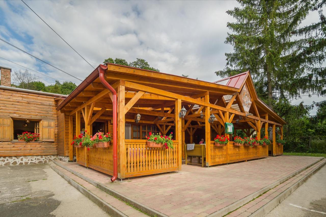 Lipicai Ifjusagi Szallo Szilvásvárad Exteriör bild