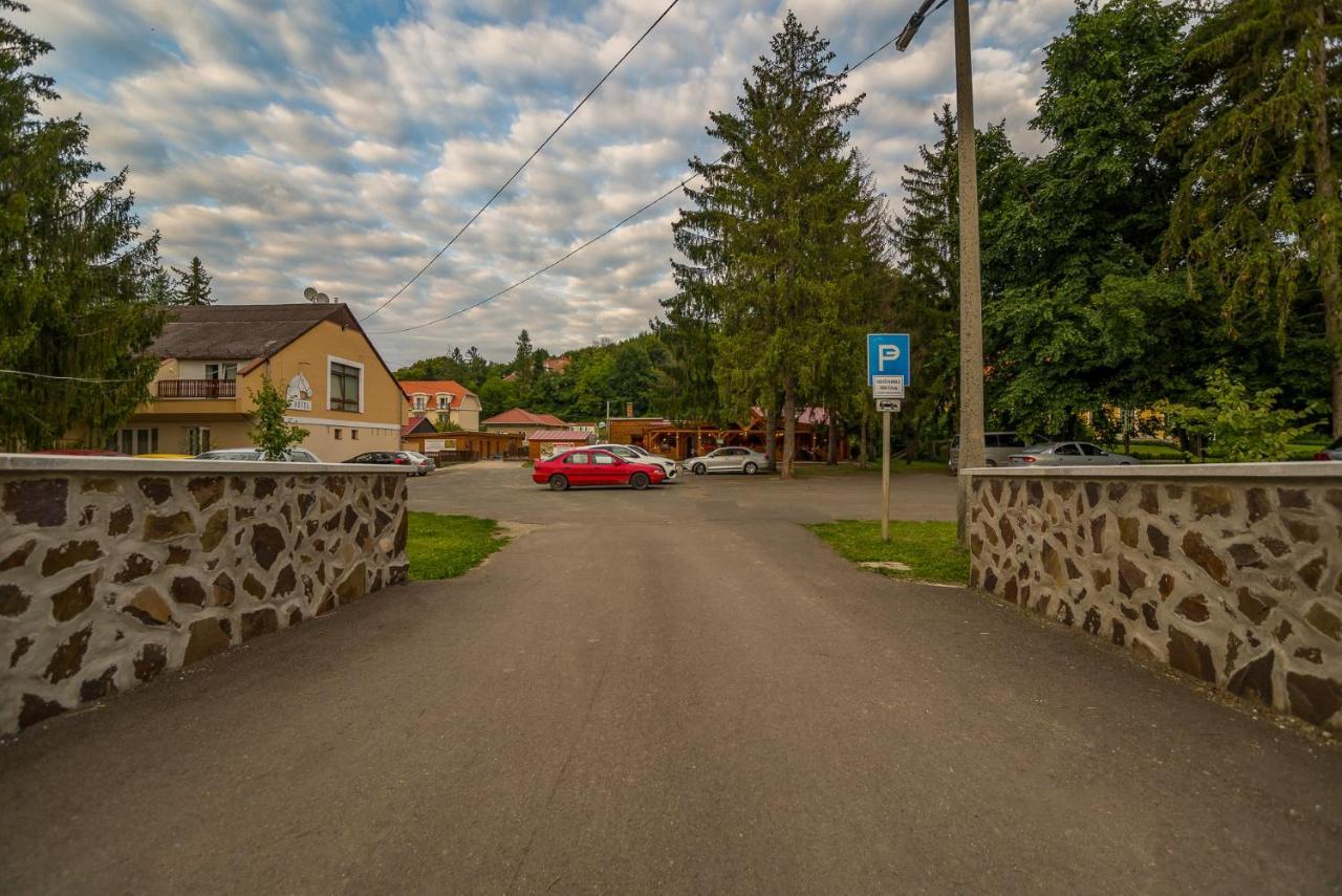 Lipicai Ifjusagi Szallo Szilvásvárad Exteriör bild